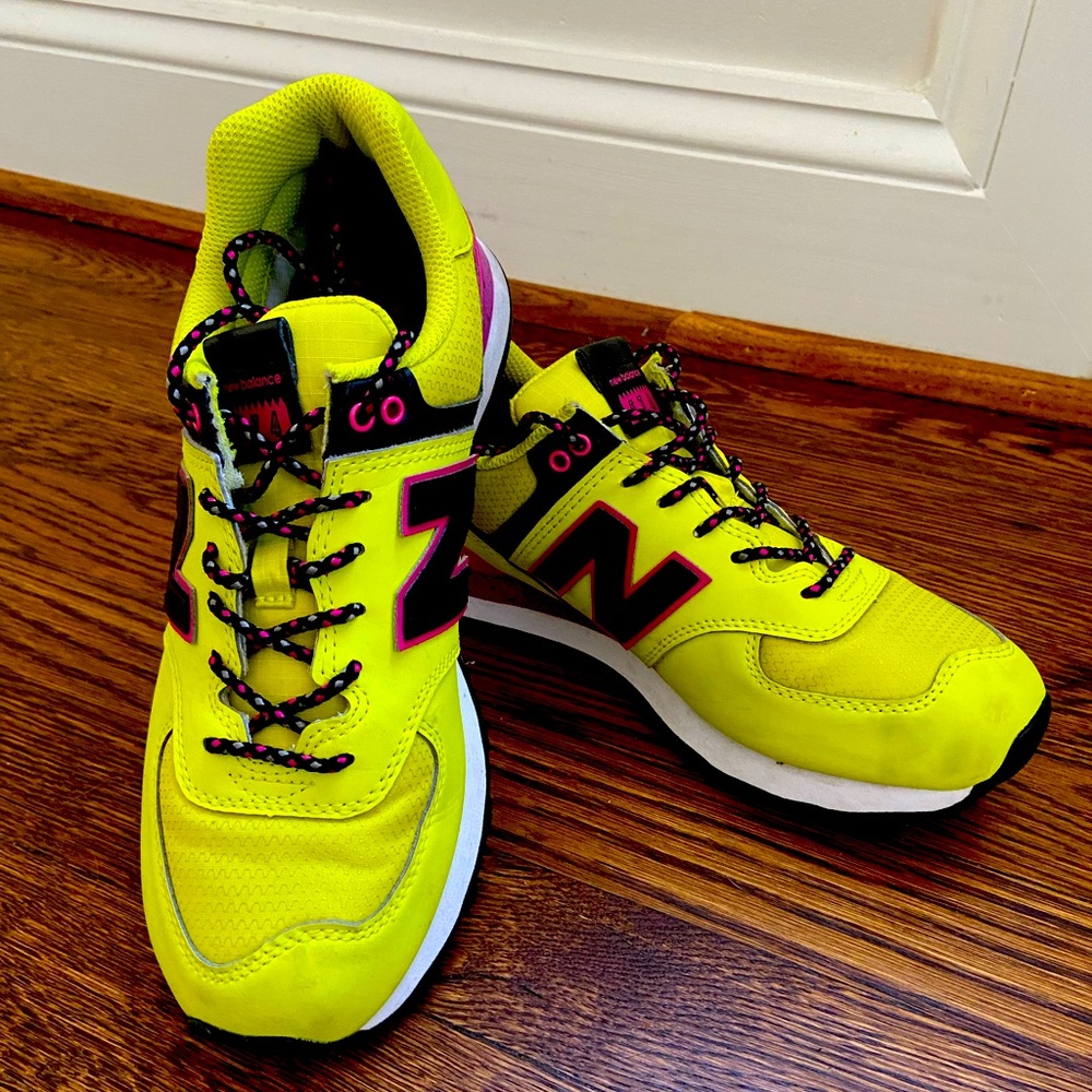 Electric lime New Balance 574s